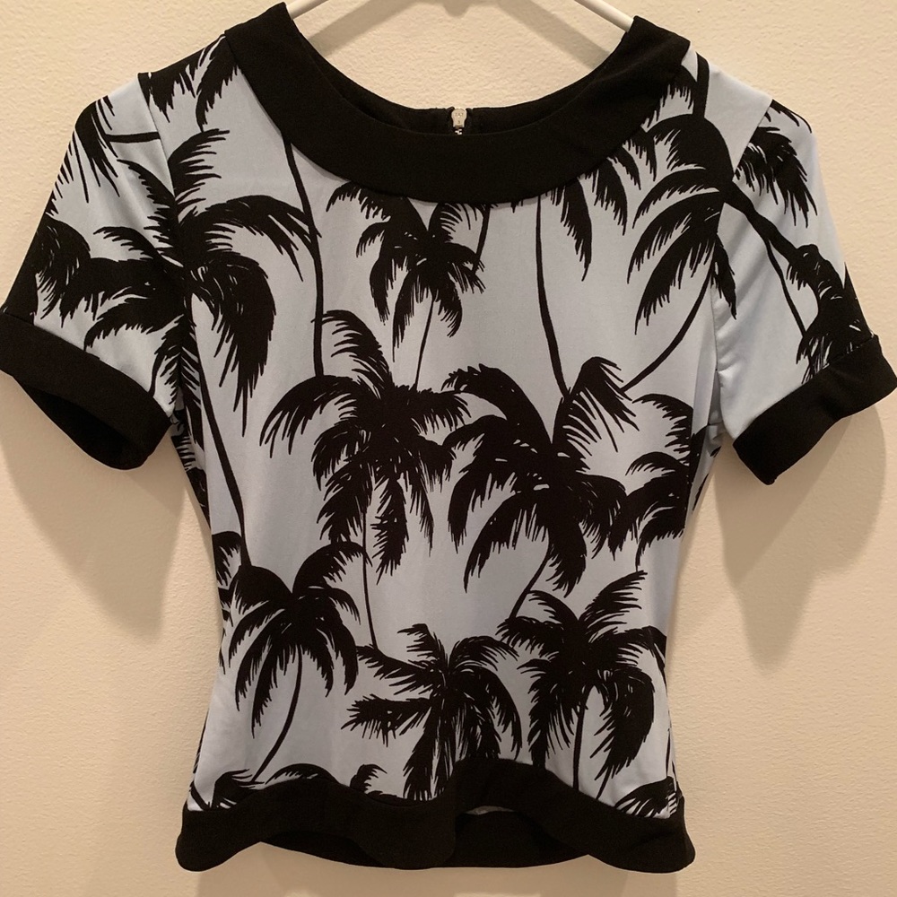 LIKe NEW Vince Camuto Top